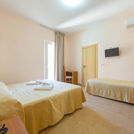 Hotel Adria Nuova Rímini Exterior foto